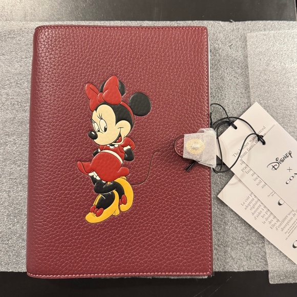 Disney X Coach Notebook In Regenerative Leather With Minnie Mouse - Picture 3 of 13